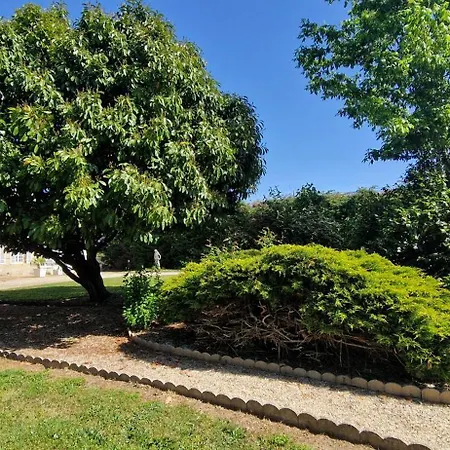 Demoiselle Du Chateau Bed & Breakfast 3*