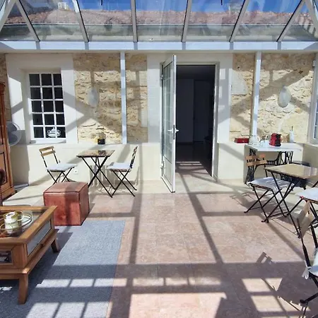 Demoiselle Du Chateau Bed & Breakfast